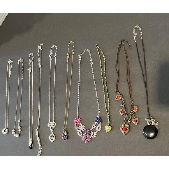 10 Variety Sparkly Pendent w/ Chains Silver/Gold Tone Gothic Green Necklace Lot - Picture 1 of 5